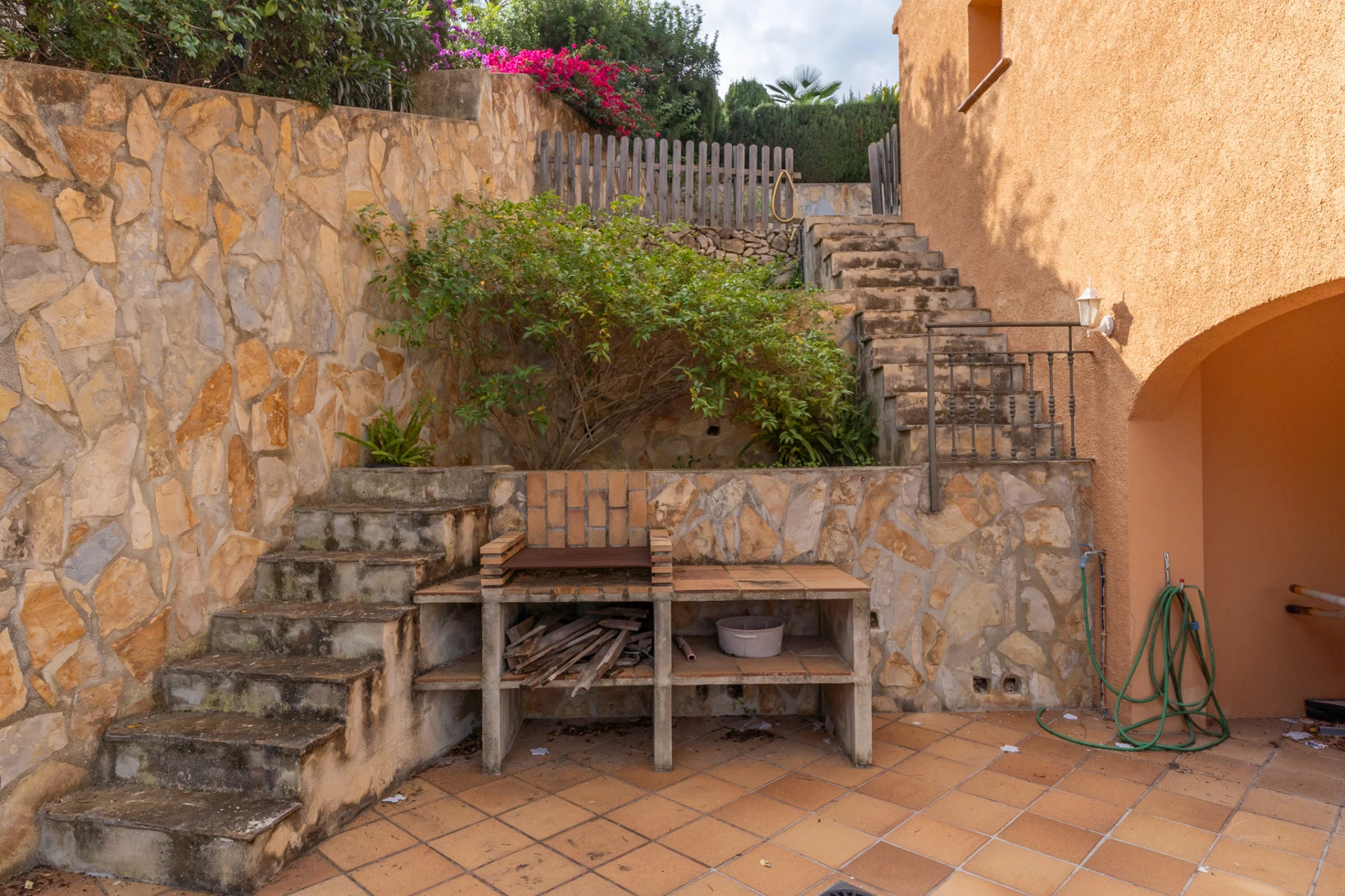 Villa mediterránea en venta cerca del mar.