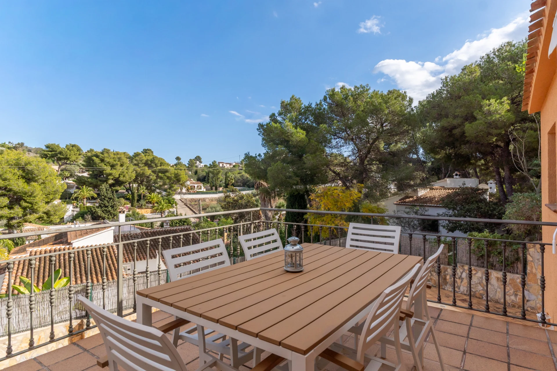 Villa mediterránea en venta cerca del mar.
