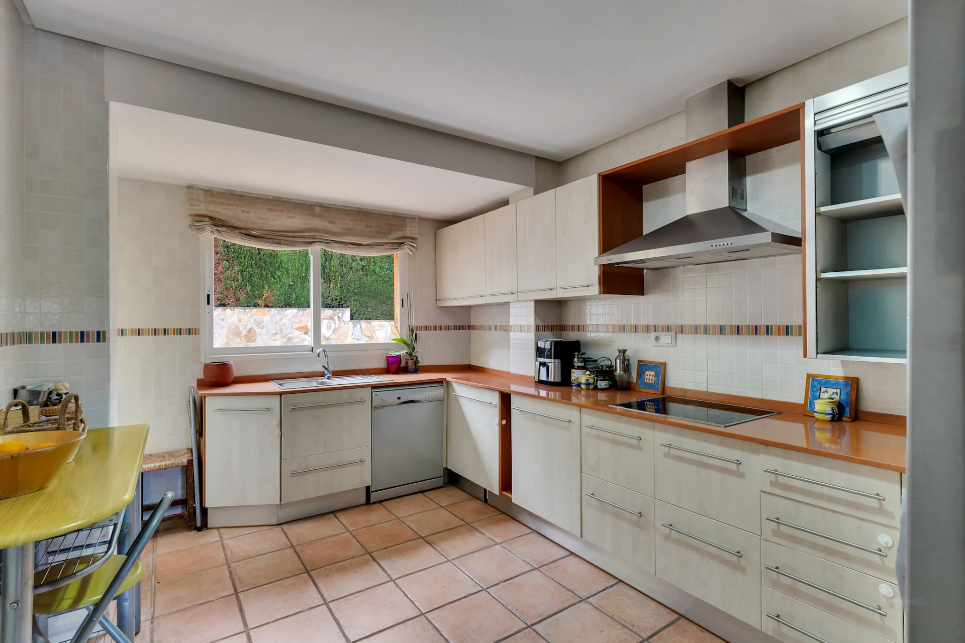 Villa mediterránea en venta cerca del mar.