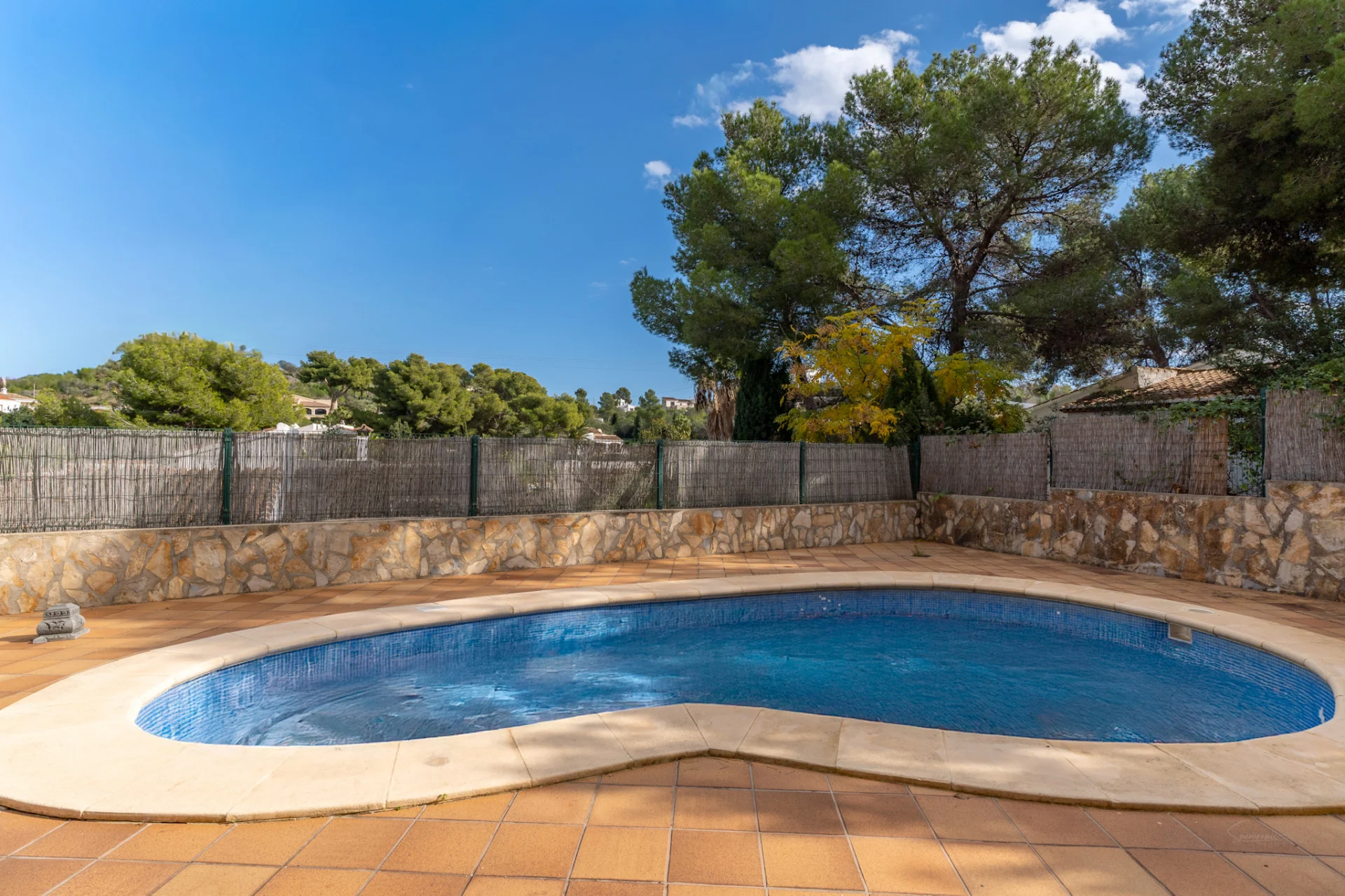 Villa mediterránea en venta cerca del mar.