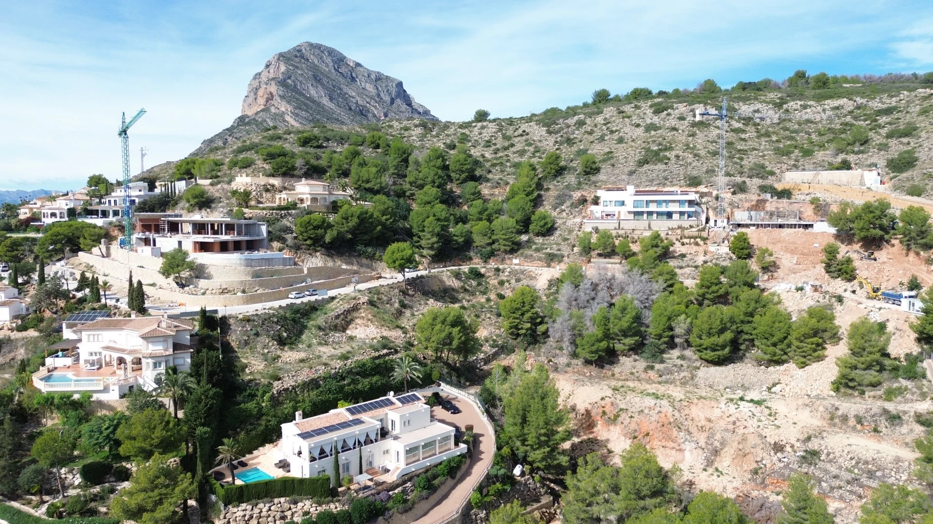 Parcela en venta en zona privilegiada con vistas al mar y a la bahía de Jávea.