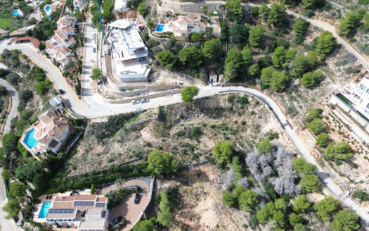 Parcela en venta en zona privilegiada con vistas al mar y a la bahía de Jávea.
