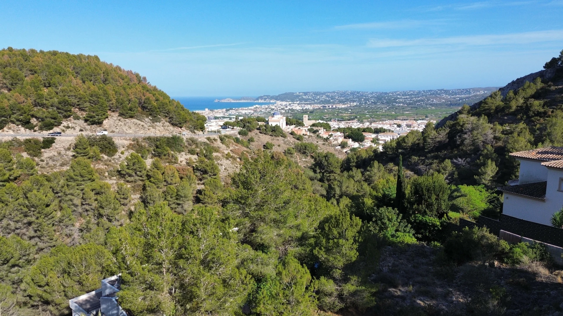 Parcela en venta en zona privilegiada con vistas al mar y a la bahía de Jávea.