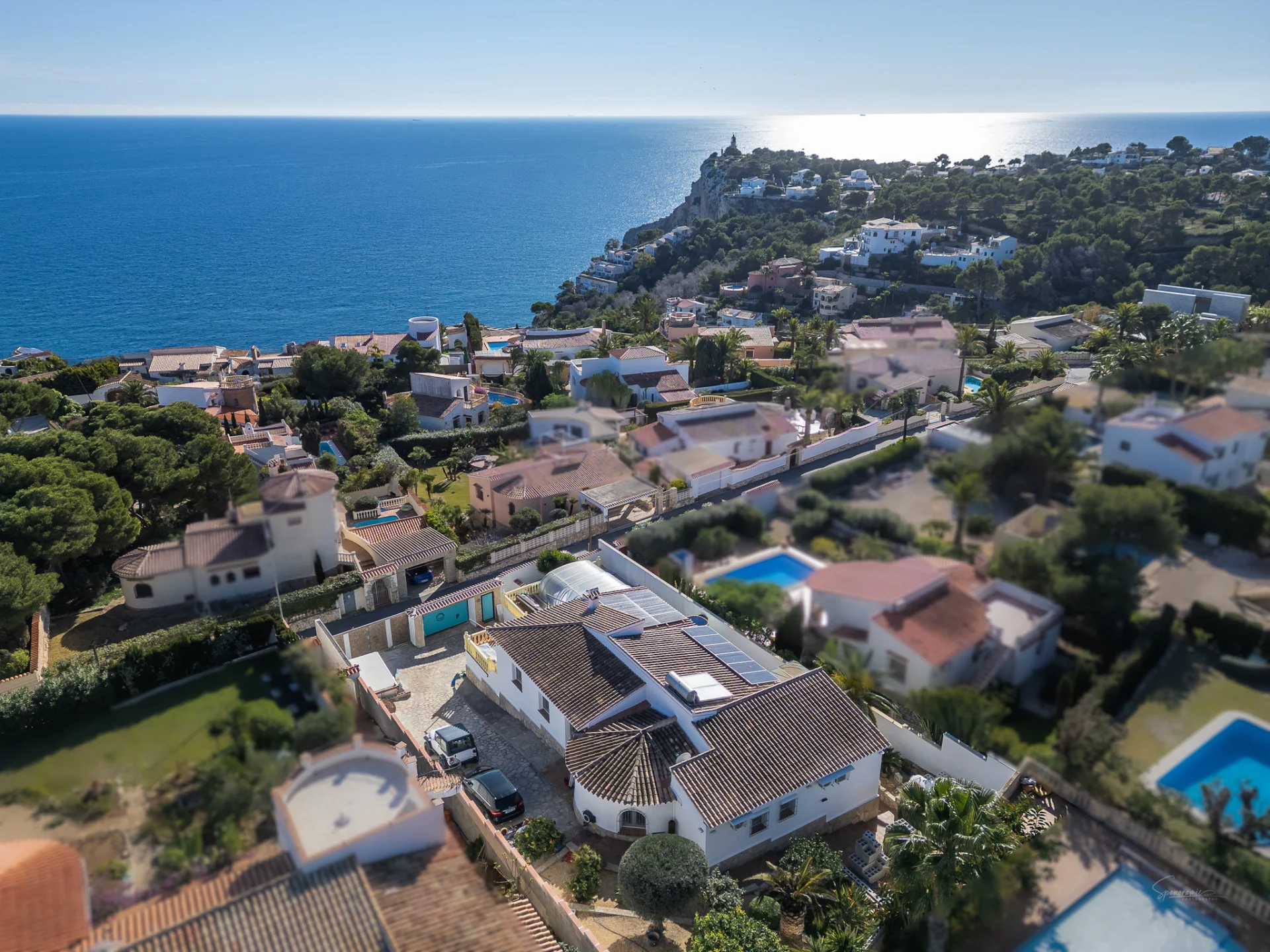 Exclusiva villa en venta con vistas panorámicas en balcon al mar.