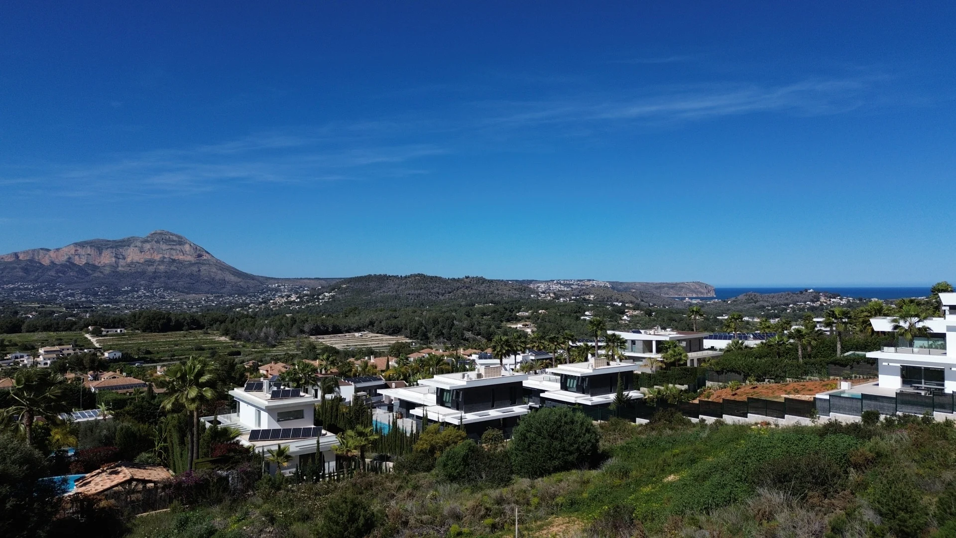 Parcelas en venta en Jávea con vistas panorámicas al Montgo de Javea.