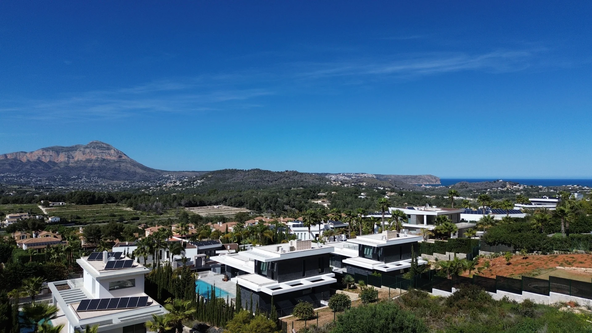 Parcelas en venta en Jávea con vistas panorámicas al Montgo de Javea.