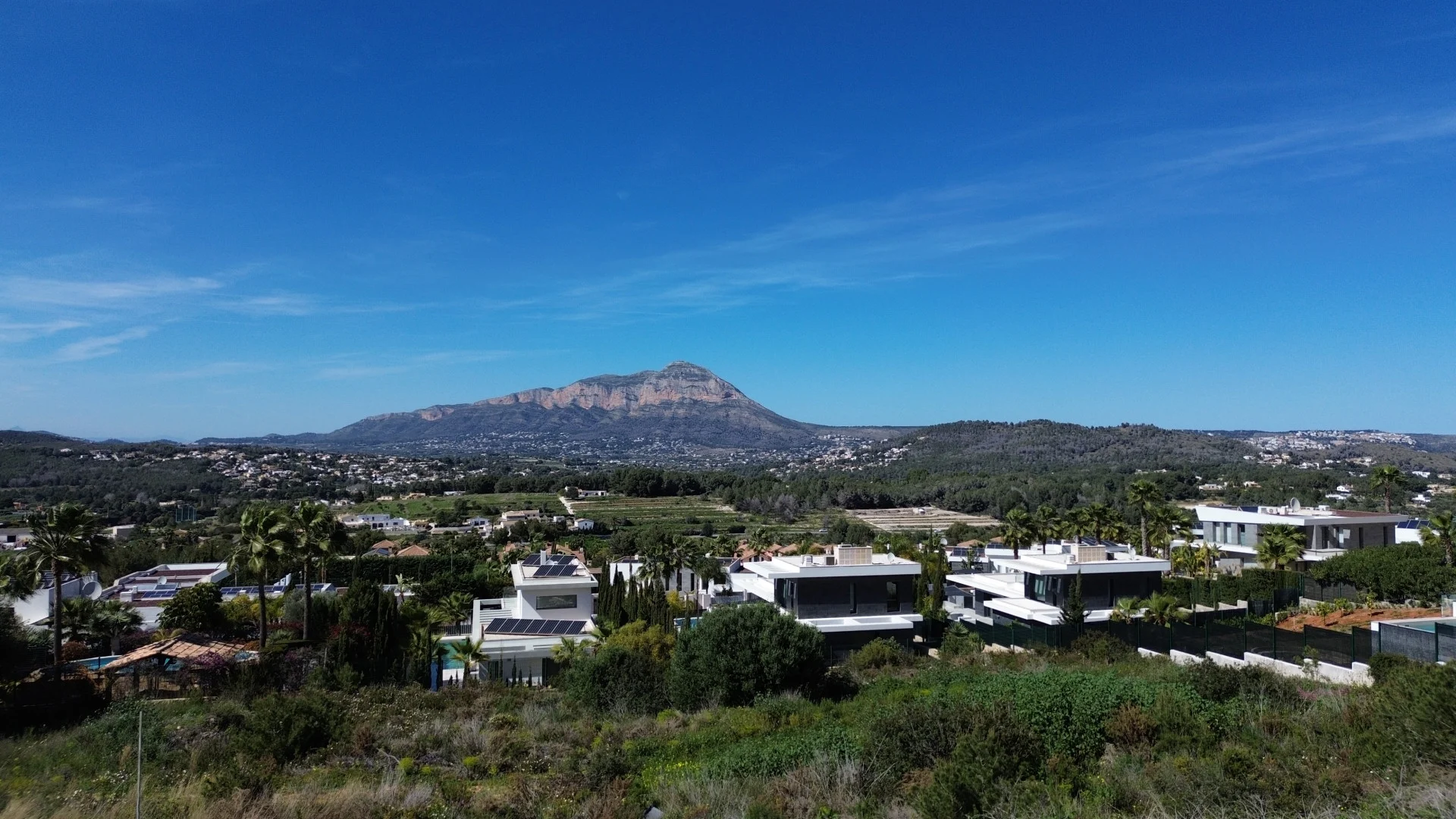 Parcelas en venta en Jávea con vistas panorámicas al Montgo de Javea.