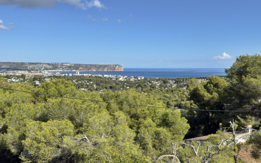 Villa en Costa Nova (Jávea) con vistas al mar, piscina y estudio independiente.