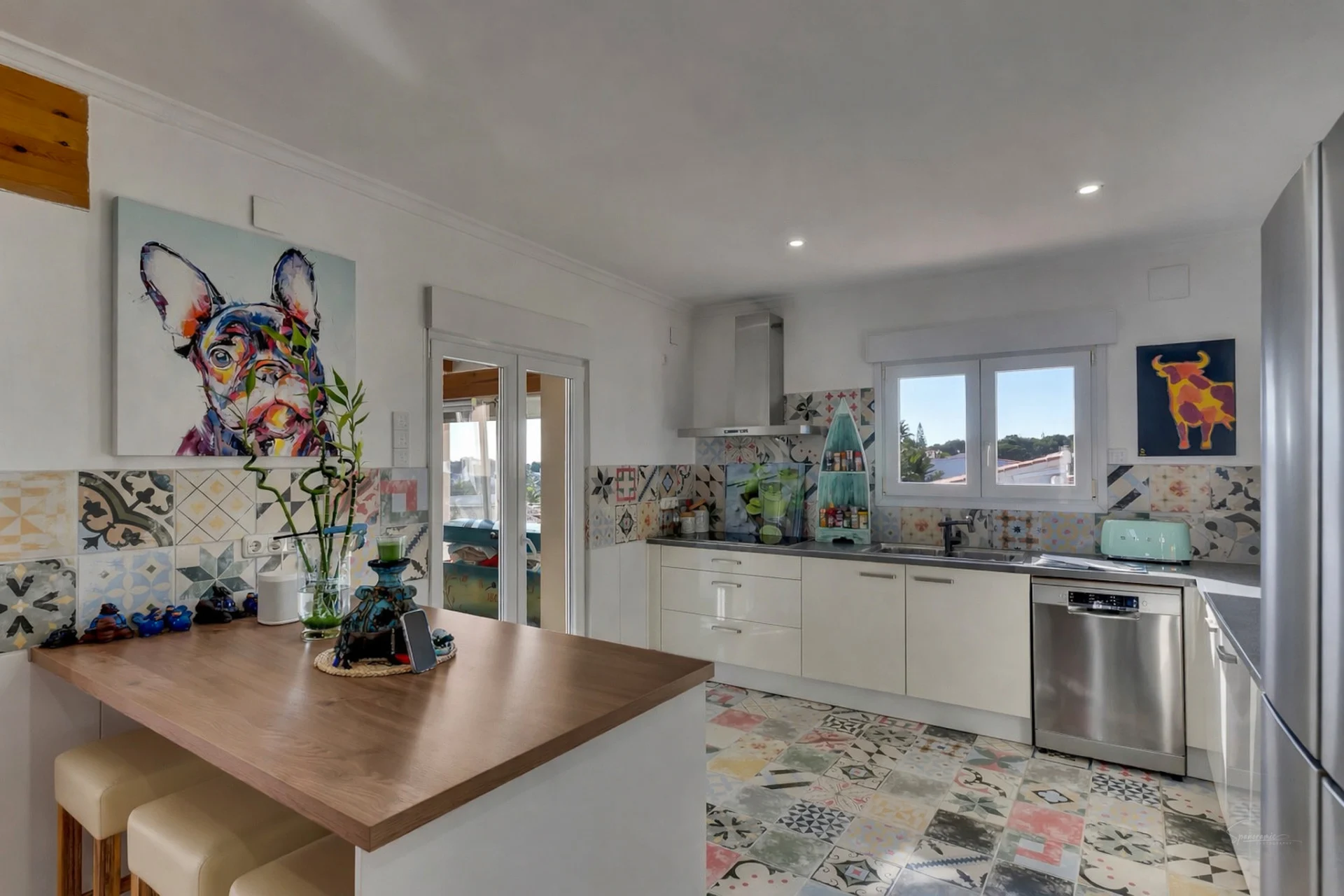 Exclusiva villa en venta con vistas panorámicas en balcon al mar.