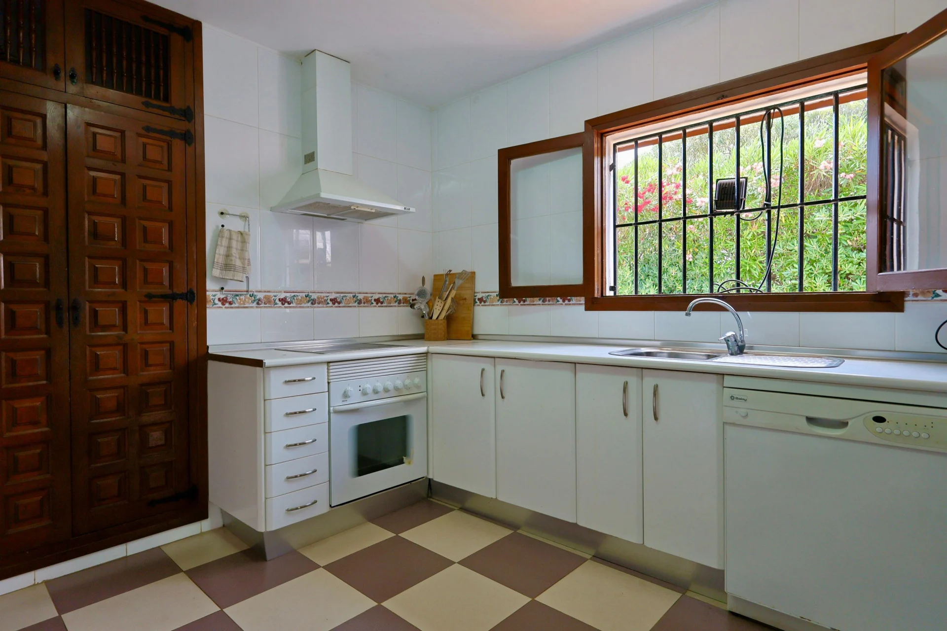 Villa con Encanto en Venta en Jávea, a Pocos Minutos de la Playa del Arenal