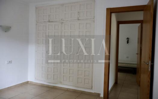 Villa con vistas panorámicas al mar y al Montgó en parcela de 2.500 m²
