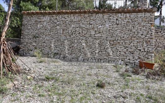 Villa con vistas panorámicas al mar y al Montgó en parcela de 2.500 m²