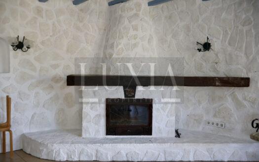 Villa con vistas panorámicas al mar y al Montgó en parcela de 2.500 m²