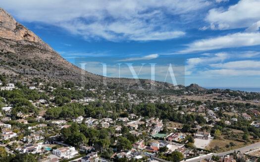 Parcela exclusiva de 1.550 m² en el Montgó con espectaculares vistas a la montaña.