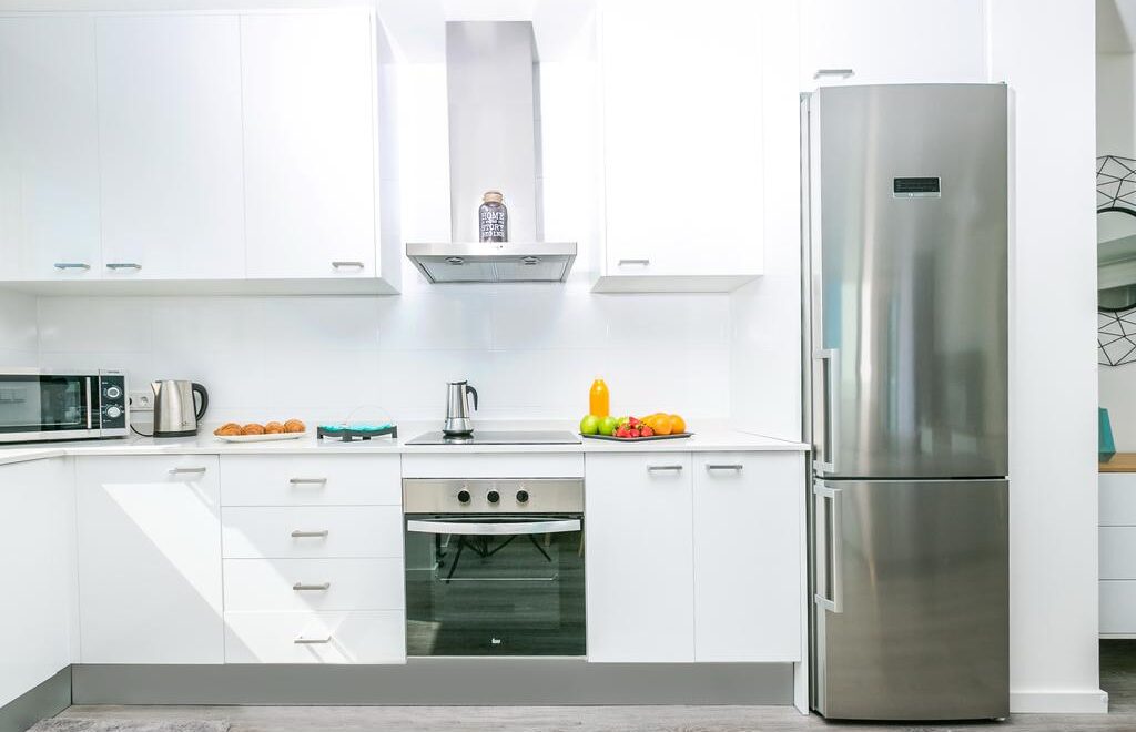 Cocina moderna y luminosa.