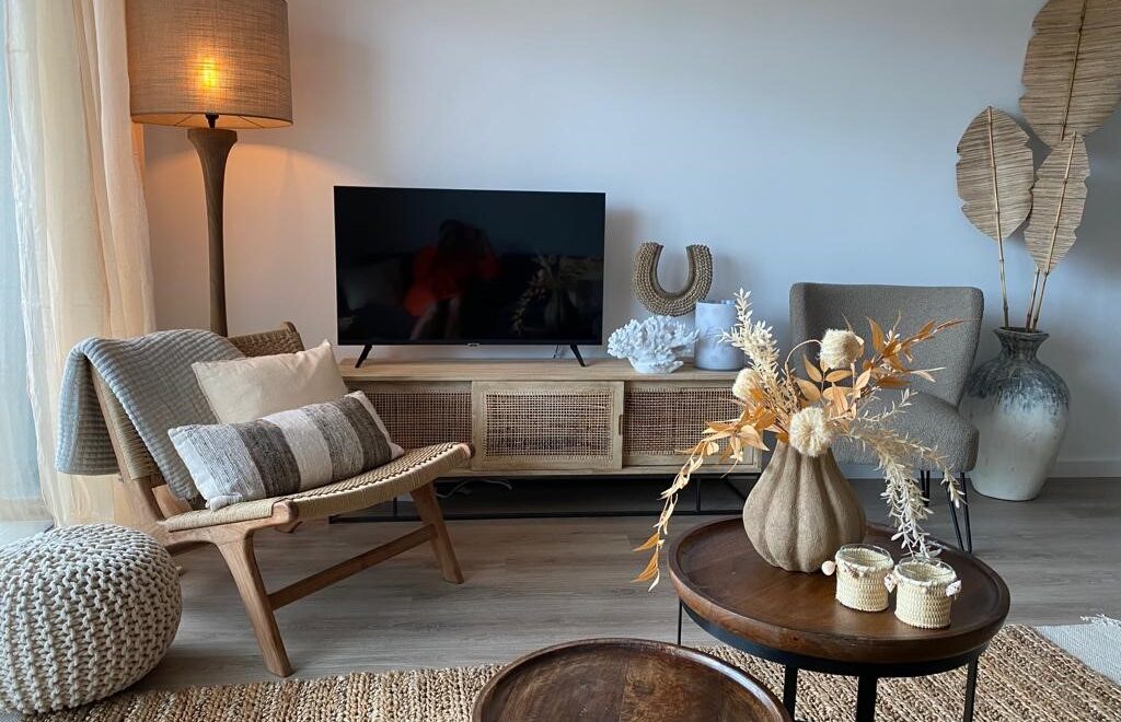 Sala de estar moderna y acogedora