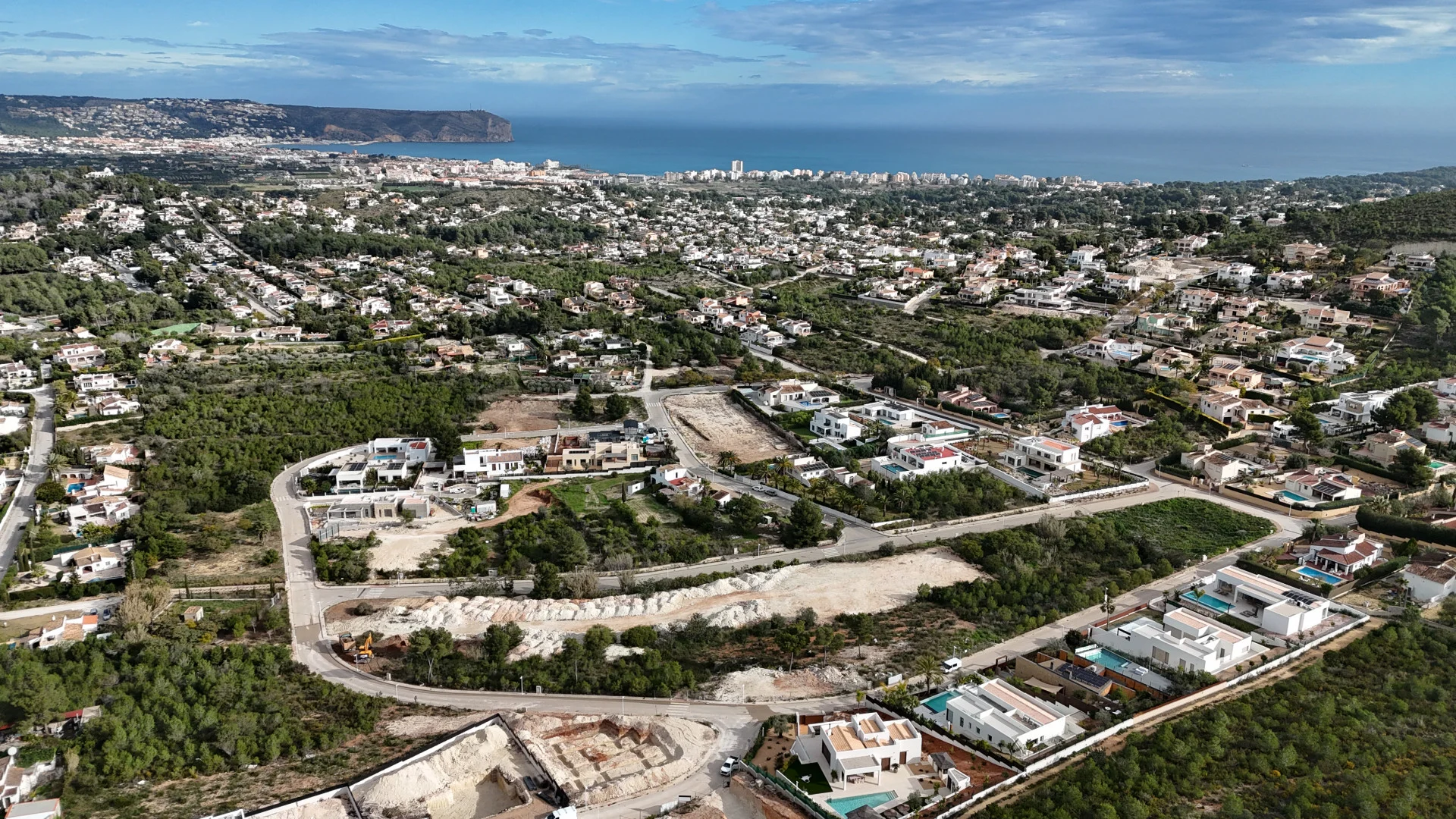 Villa de nueva construcción en venta en Javea con piscina y 5 dormitorios.