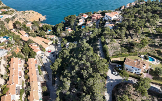 Parcela en venta en Javea con vistas al mar.