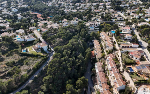Parcela en venta en Javea con vistas al mar.