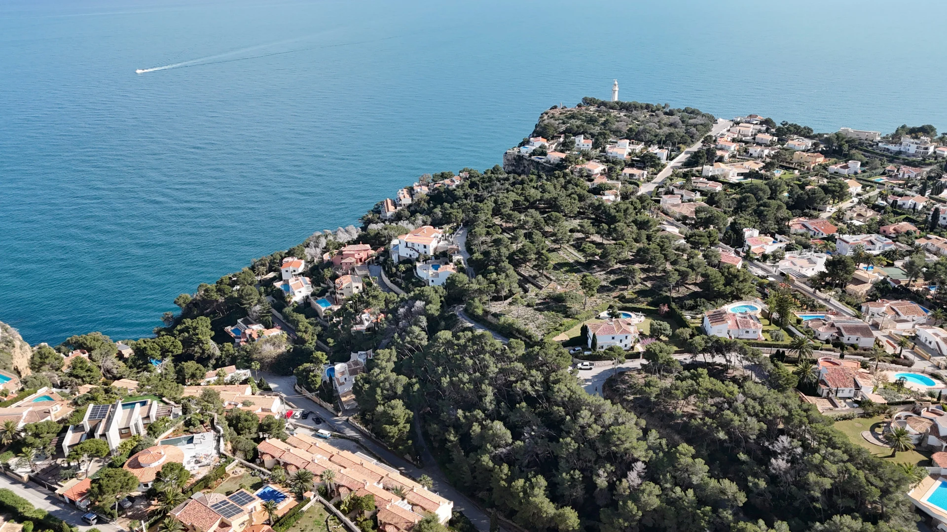 Parcela en venta en Javea con vistas al mar.