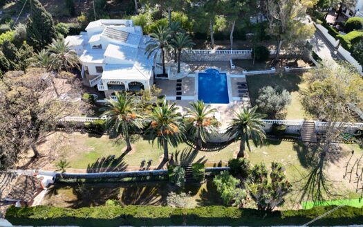 Villa en venta a pocos metros andando de la playa del Arenal.