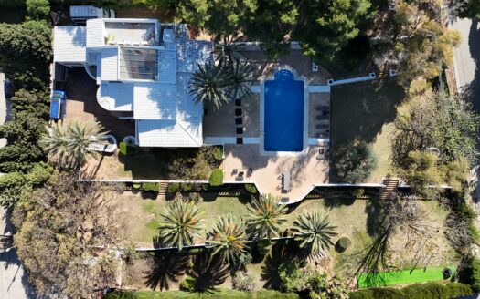 Villa en venta a pocos metros andando de la playa del Arenal.