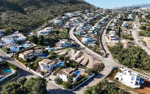 Parcela en venta con vistas panoramicas en Villes del Vent.