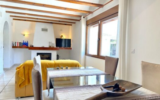 Villa en Teulada con 3 dormitorios y 2 baños