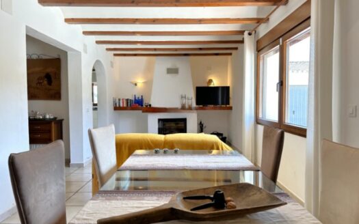 Villa en Teulada con 3 dormitorios y 2 baños