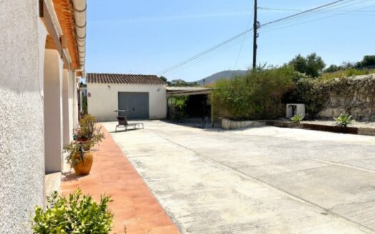 Villa en Teulada con 3 dormitorios y 2 baños