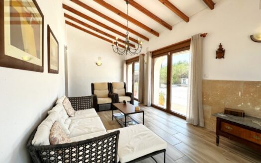 Villa en Teulada con 3 dormitorios y 2 baños