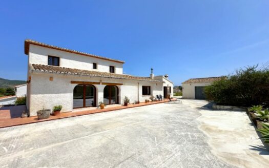 Villa en Teulada con 3 dormitorios y 2 baños
