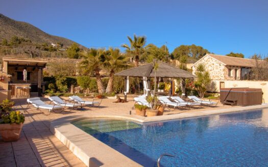 Finca en Benissa con 8 dormitorios y 8 baños