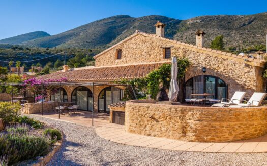 Finca en Benissa con 8 dormitorios y 8 baños