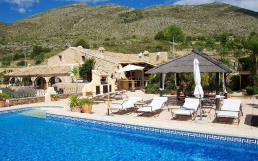 Finca en Benissa con 8 dormitorios y 8 baños