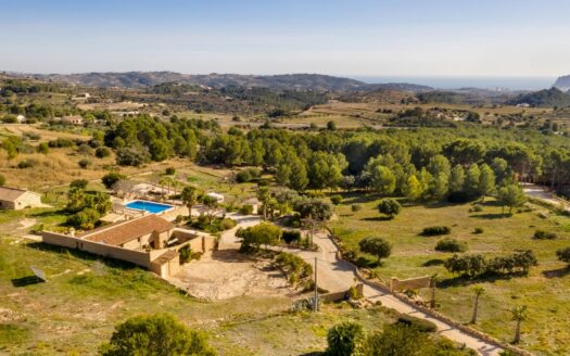 Finca en Benissa con 8 dormitorios y 8 baños