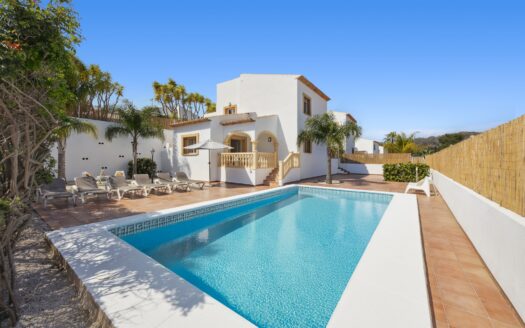 Villa en Jávea / Xàbia con 3 dormitorios y 2 baños