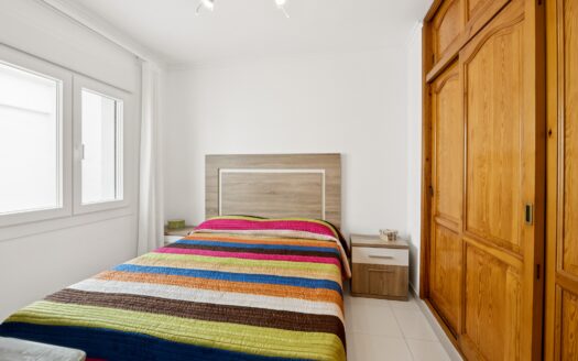 Casa Dénia con 4 dormitorios y 2 baños