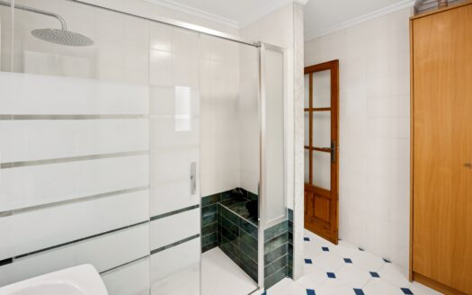 Casa Dénia con 4 dormitorios y 2 baños