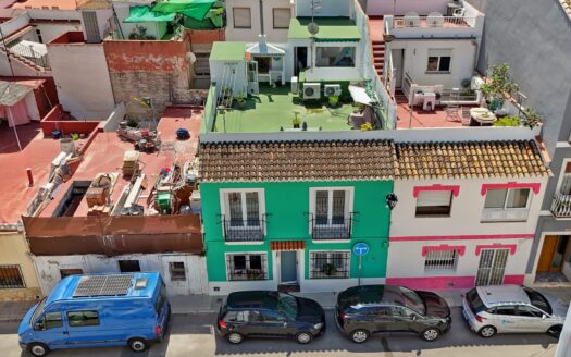 Casa Dénia con 4 dormitorios y 2 baños