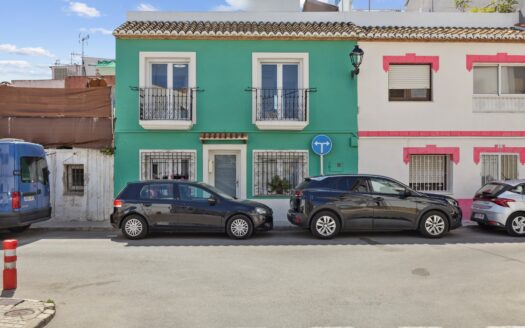 Casa Dénia con 4 dormitorios y 2 baños