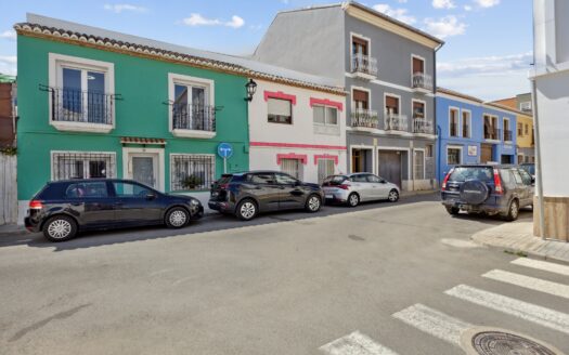 Casa Dénia con 4 dormitorios y 2 baños