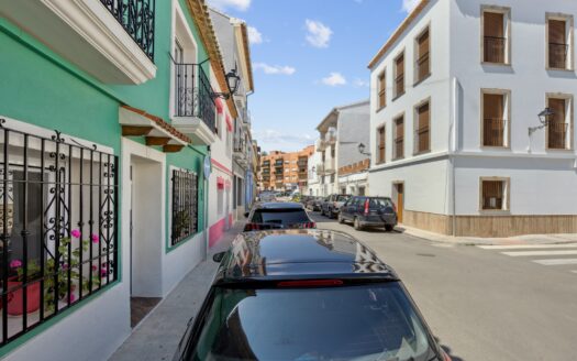 Casa Dénia con 4 dormitorios y 2 baños