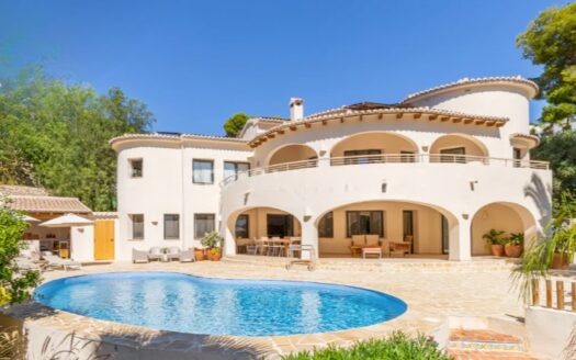 Villa en Moraira con 5 dormitorios y 4 baños