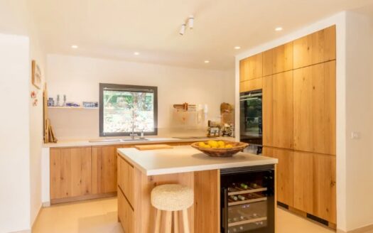 Villa en Moraira con 5 dormitorios y 4 baños