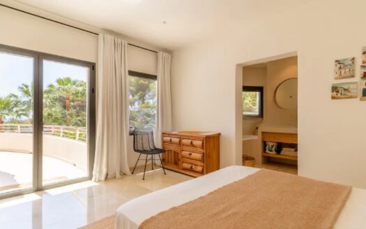 Villa en Moraira con 5 dormitorios y 4 baños