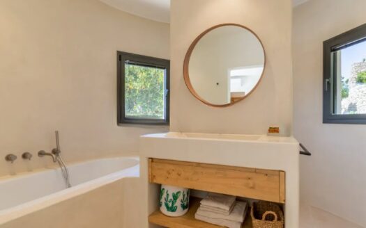 Villa en Moraira con 5 dormitorios y 4 baños