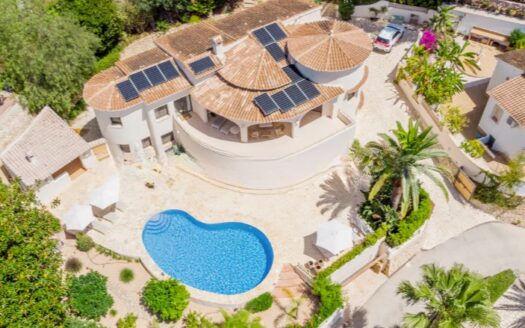 Villa en Moraira con 5 dormitorios y 4 baños