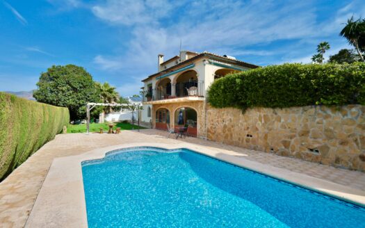 Villa en Jávea / Xàbia con 5 dormitorios y 4 baños