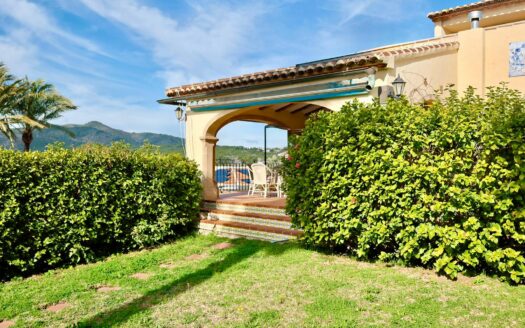 Villa en Jávea / Xàbia con 5 dormitorios y 4 baños